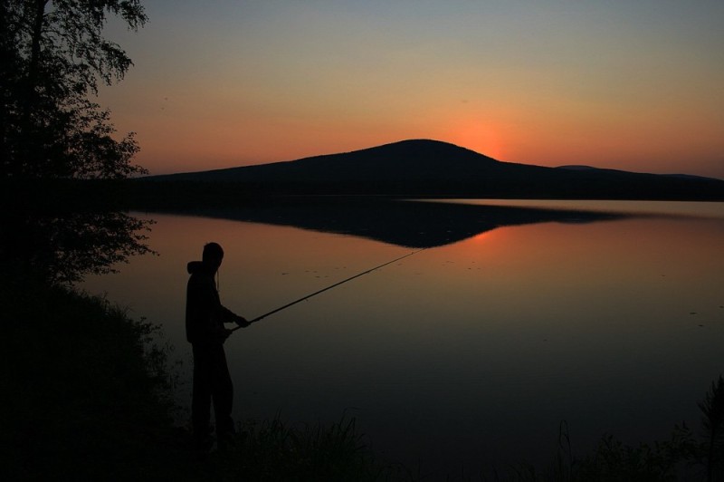 Создать мем: озеро северное, озеро рыбалка, рыбалка на рассвете
