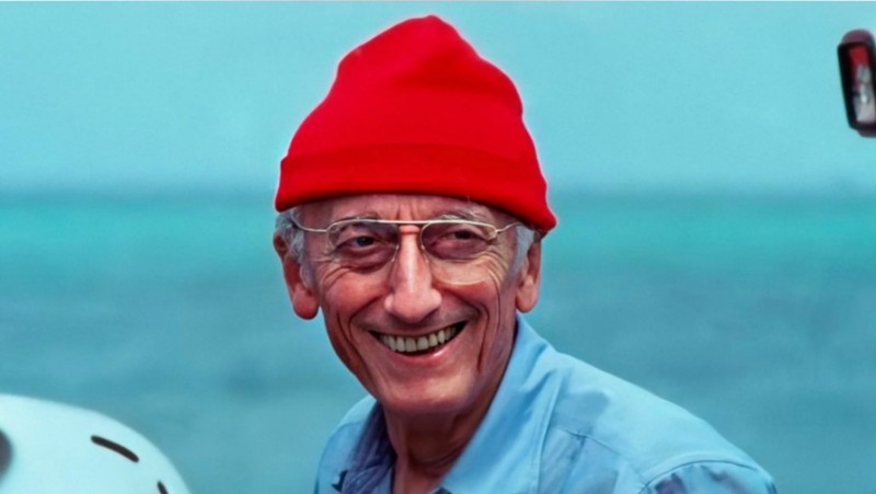 Создать мем: жак ив кусто в красной шапке, шапка кусто, жак ив кусто молодой