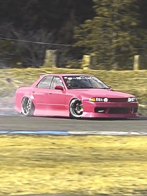 Создать мем: nissan skyline r32 sakura, nissan skyline r32, nissan silvia s14 pink