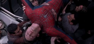 Создать мем: tobey maguire spider man, тоби магуайр человек паук поезд, человек-паук 2