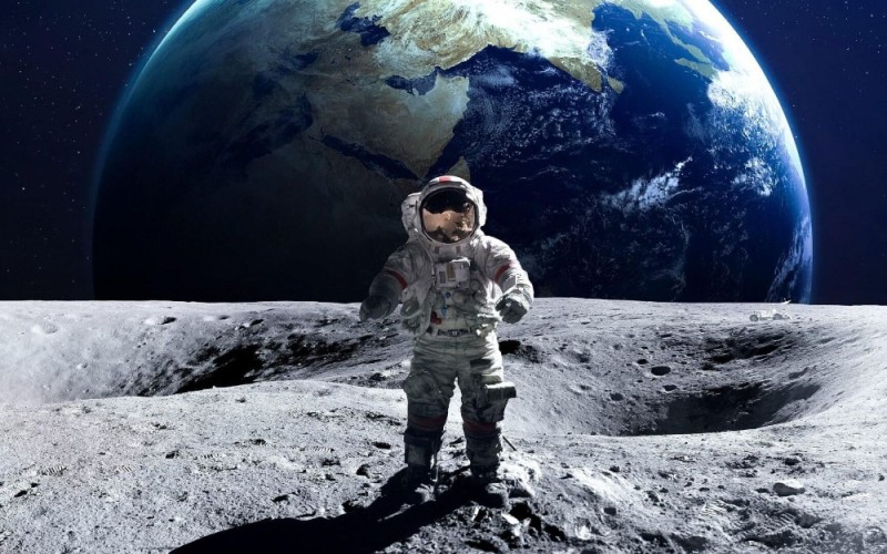 Создать мем: космонавт на луне, космос луна, космонавт на другой планете
