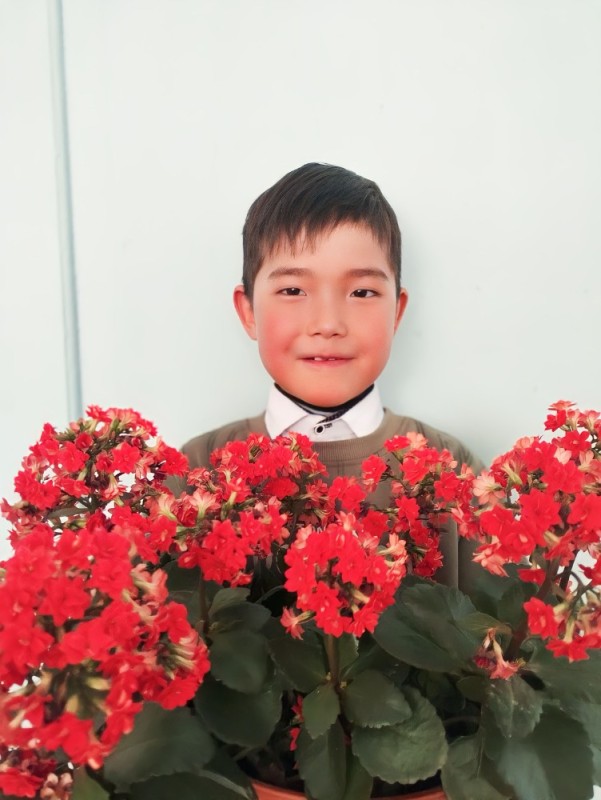 Create meme: people , A child holds a bouquet, Asian 