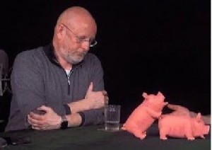 Создать мем: Клим Александрович Жуков, дмитрий пучков гоблин и клим жуков развлекаются со свиньями, свинья гоблина