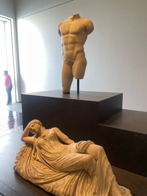 Create meme: statue , statue of Aphrodite, sculpture 
