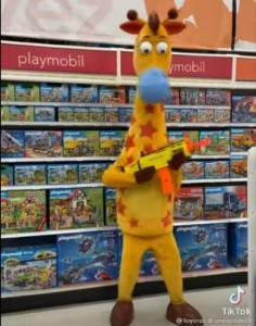 Создать мем: toy store, toysrus игрушки, игрушка