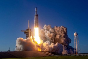 Создать мем: spacex 4k, ракеты spacex, старт ракеты