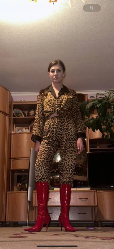 Создать мем: леопардовая одежда, домашняя одежда, костюм в пижамном стиле