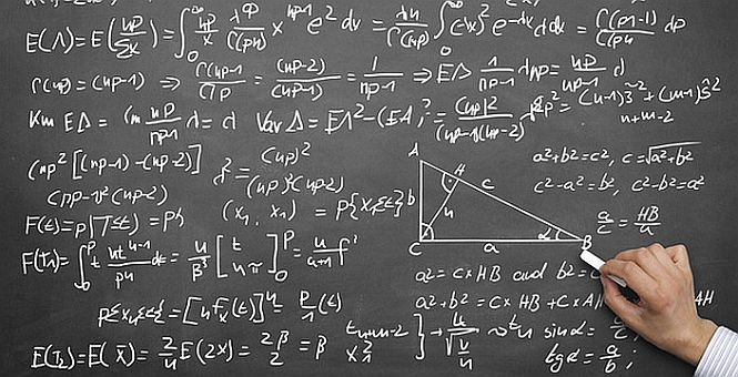 Создать мем: сложные математические вычисления на доске, меловая доска, формулы
