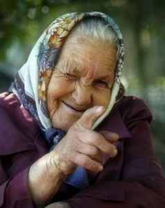 Создать мем: старушка дряхлая, бабка улыбается, бабушка
