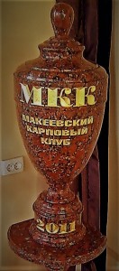 Создать мем: ваза клюквенное стекло богемия, ваза лутрофор, старинные вазы в музее