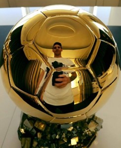 Create meme: ballon, lionel messi, Lionel Messi with Golden ball