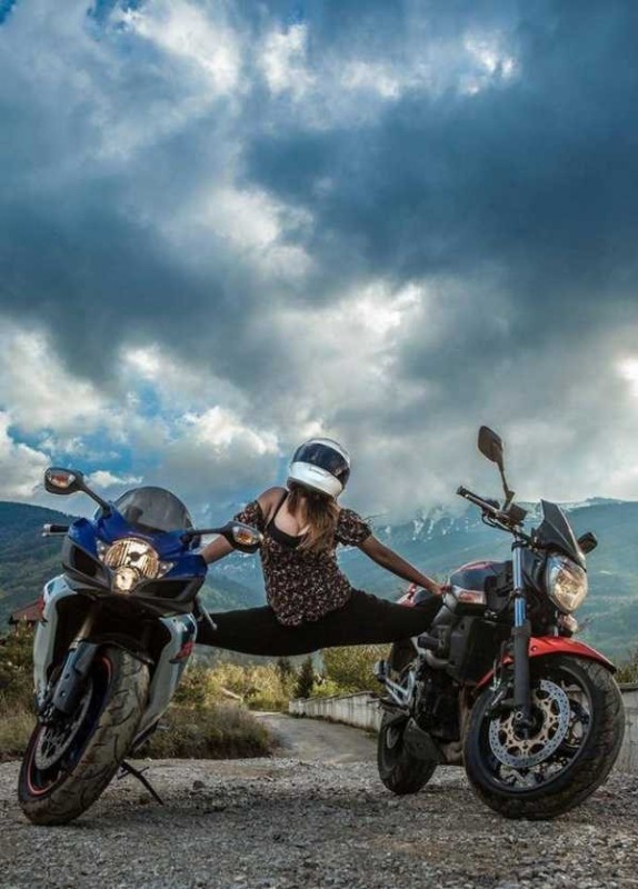 Create meme: the girl on a motorcycle, beautiful girls on motorcycles, beautiful motorcyclists