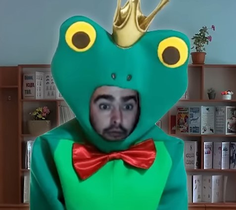 Создать мем: жаба в костюме, человек, человек в костюме лягушки