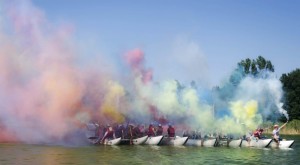 Создать мем: бангладеш, открытая вода 2018 муром, дымовая завеса на море