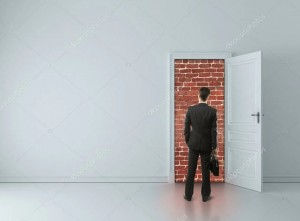 Создать мем: закрытая дверь, человек на фоне двери, открытые двери