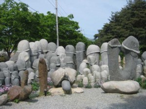 Создать мем: скульптура японии алтари камни, японские каменные статуи, каменные скульптуры балбалы появляться на территории кыргызстана