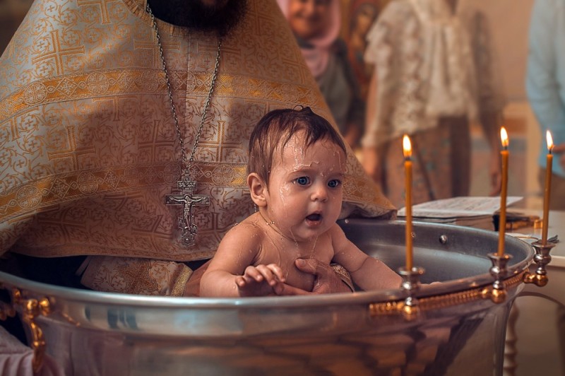 Создать мем: крещение малыша, крещение новорожденных, таинство крещения