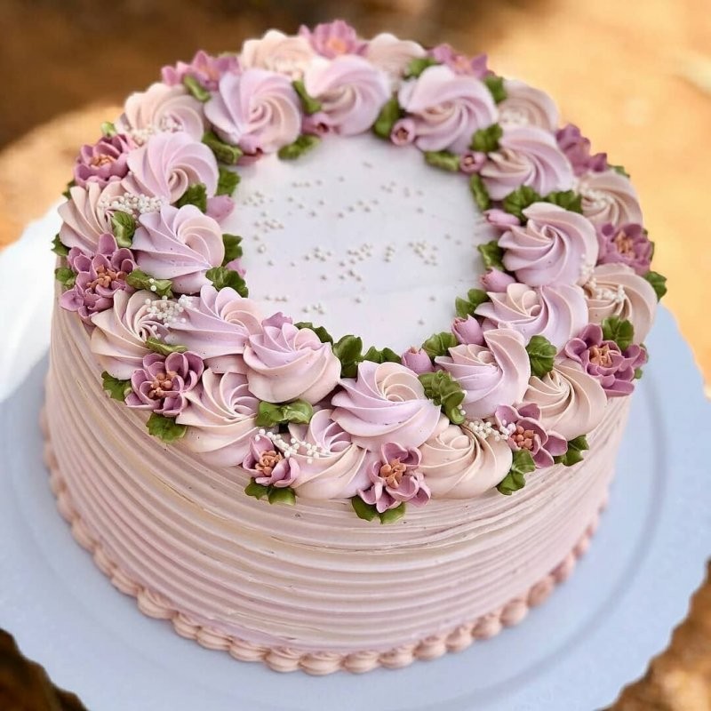 Create meme: cake decoration with cream flowers, cake decoration with cream roses, making a cake with cream