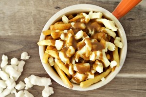 Создать мем: poutine классика, poutine блюдо, картошка poutine