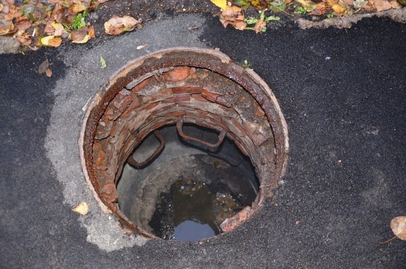 Create meme: utilities , manhole, blockage of the sewer well