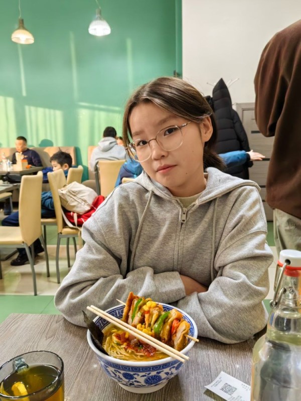 Создать мем: азиат, ужин, корейский стиль