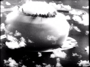 Создать мем: первая ядерная бомба, бейкер baker атомная бомба, взрыв ядерной бомбы
