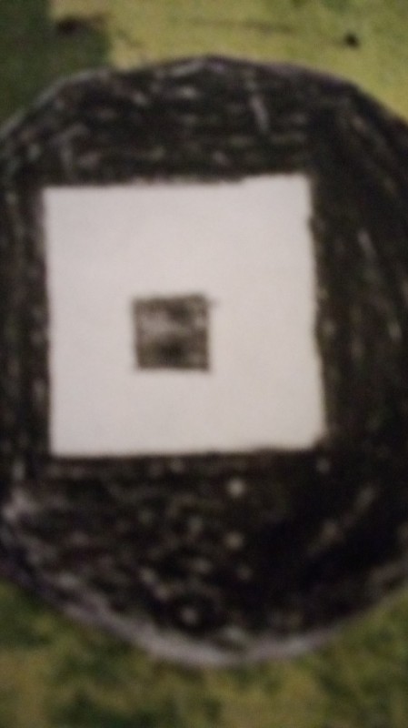 Создать мем: белый квадрат на черном фоне, in square circle, коричневая рамка