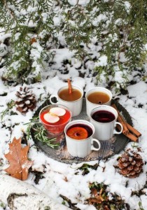 Создать мем: чаепитие в зимнем лесу, зимний чай, кофе зима