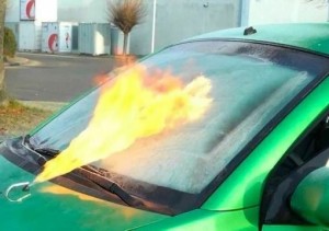 Создать мем: автомобиль, горящая машина, сгоревший автомобиль