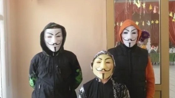 Создать мем: гай фокс маска, анонимусы школьники, маска гая фокса