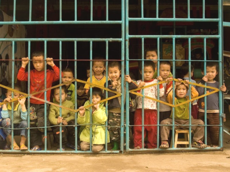 Создать мем: детский сад в китае, похищенный ребёнок, азиат
