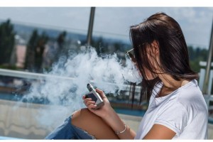 Создать мем: опасен ли вейп, vape, вейпинг