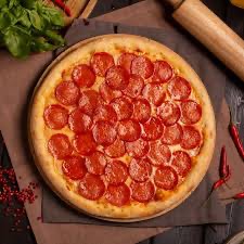 Создать мем: пицца большая, пицца, пицца маргарита и пепперони
