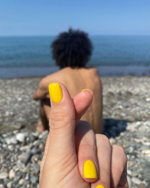 Создать мем: ногти, ногти желтого цвета, маникюр желто белый