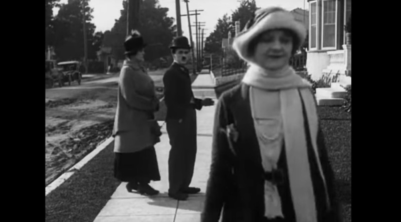 Создать мем: женщина, чарли чаплин и женщины, чарли чаплин. нью-йорк, 1952.