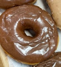 Создать мем: пончик, вкусные пончики, шоколадные пончики krispy kreme