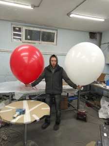 Создать мем: большие шары, balloon girl, weather balloon