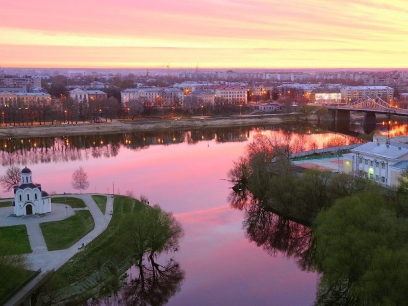 Create meme: beautiful places in Tver, the confluence of the Tmaki river with the Volga Tver, tver city city district