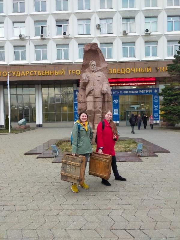 Create meme: monument to geologists in moscow, monument, sergo ordzhonikidze Russian State Geological Exploration University