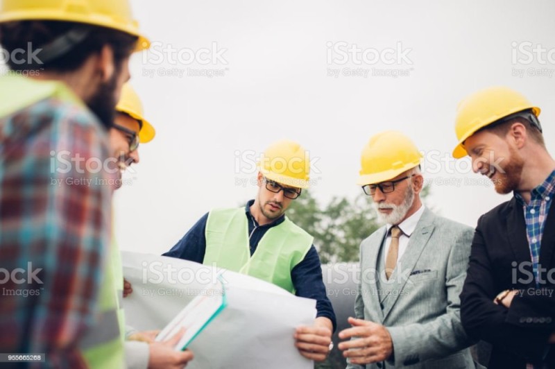 Создать мем: строители, работа строителя, строительная команда