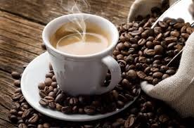 Создать мем: чашка кофе с зернами, кофе зерна, чашка кофе
