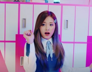 Создать мем: twice, наён твайс mv signal, twice tzuyu signal