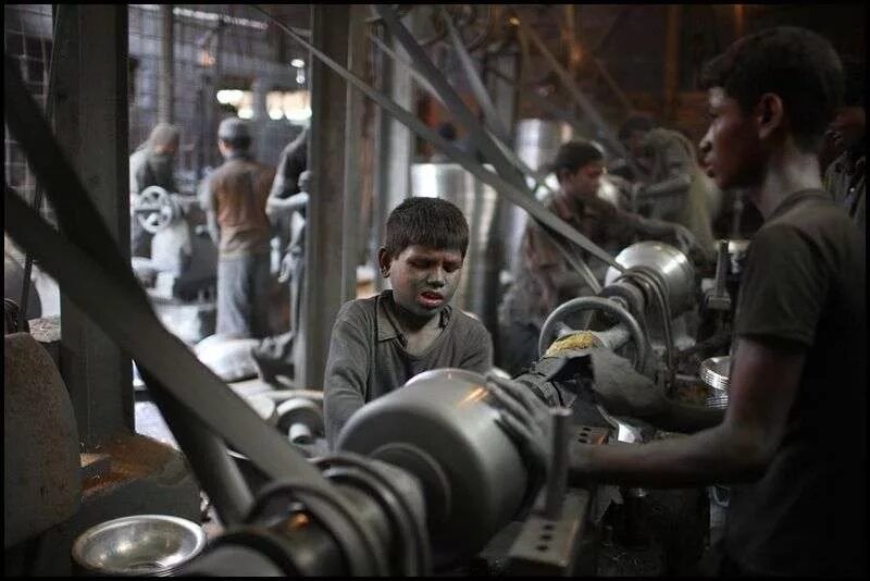Создать мем: детский труд в бангладеш, рабский труд на фабрике, бангладеш