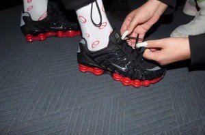 Создать мем: спортивная обувь, nike air vapormax plus женские, nike shox tl black