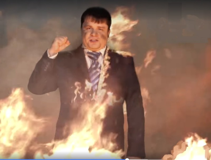 Создать мем: мужчина, гарик харламов пожары в сибири, valeri kharlamov