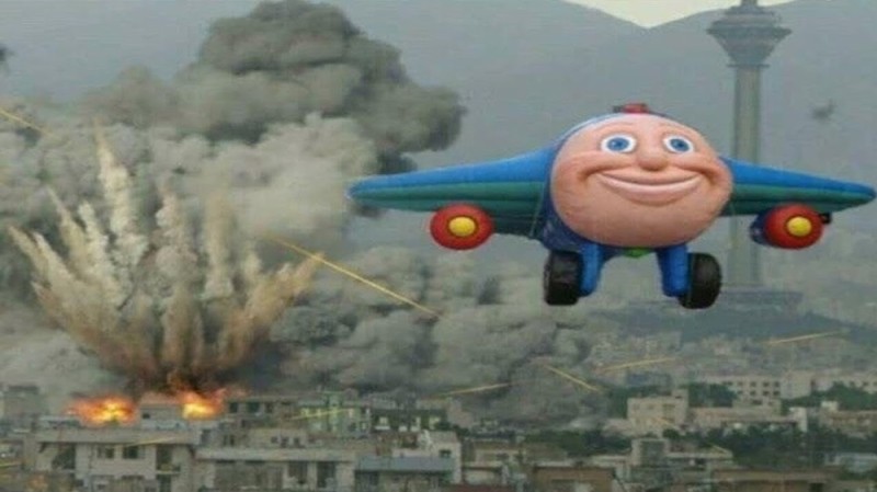 Создать мем: ракету мем с самолетом, самолетик улетает от взрыва, самолетик мем