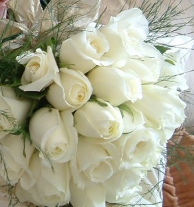 Создать мем: белые букеты, цветы белые розы, букет белых роз