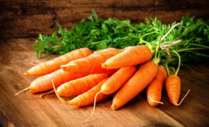 Создать мем: морковь лакомка, поле моркови, морковь домашняя