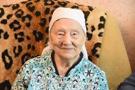 Создать мем: женщина, самый долгожитель чувашии, хажиева клара фаткулловна писательница башкирии