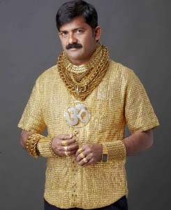 Создать мем: миллионер в золотой рубашке, индус владелец золотой рубашки, лакшери индус